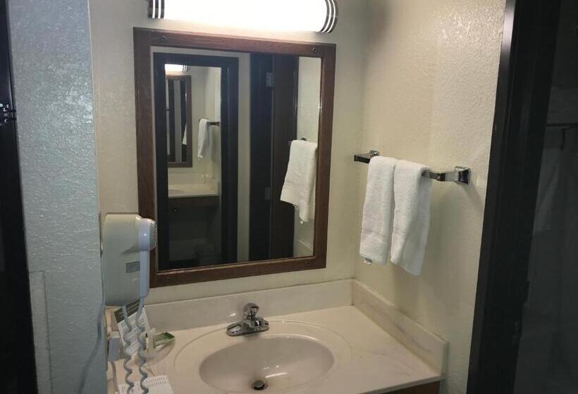 Люкс Кровать Кинг, Northwoods Inn & Suites Blackduck