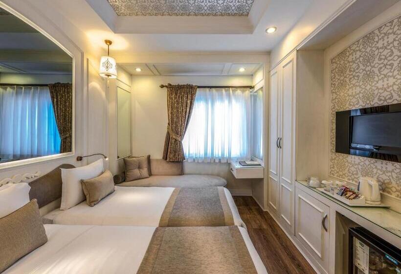Family Room, Yasmak Sultan