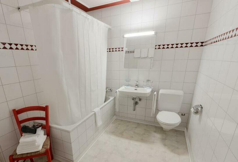 Апартаменты 2 Спальни, Gasthof Zur Traube