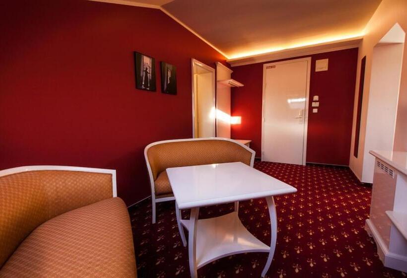 جناح جونيور, Park Hotel Tartuf