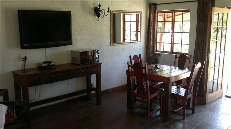 标准间带游泳池, Warembo Lodge