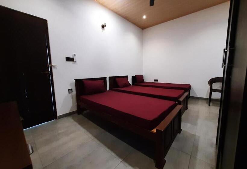 Номер Стандарт Трехместный, Taj Residence