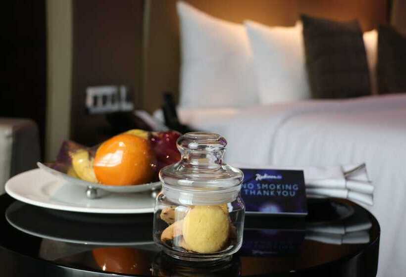 디럭스 룸, Radisson Blu Atria Bengaluru