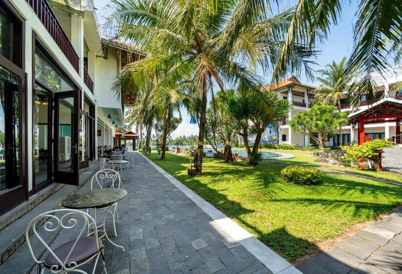 带阳台的三人标准间, River Beach Resort & Residences