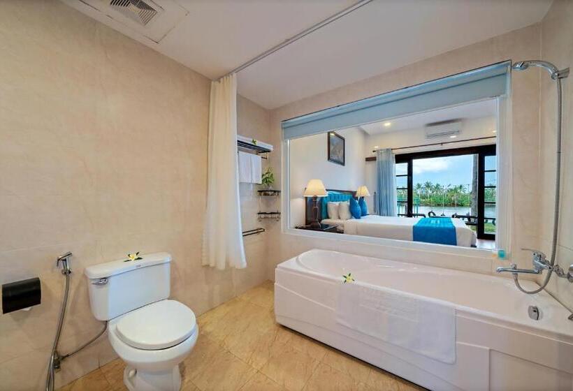 带阳台的三人标准间, River Beach Resort & Residences