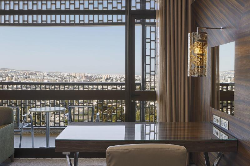 اتاق لوکس با تخت بزرگ, Sheraton Tunis