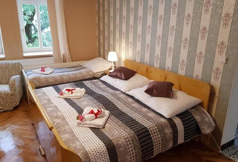 スイート, Vila Janáčkova   1st Republic Villa