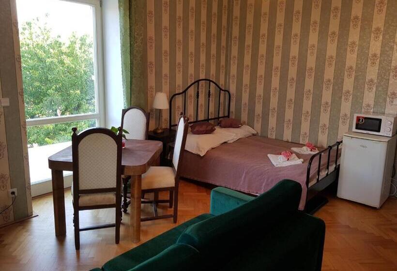 테라스 스위트, Vila Janáčkova   1st Republic Villa