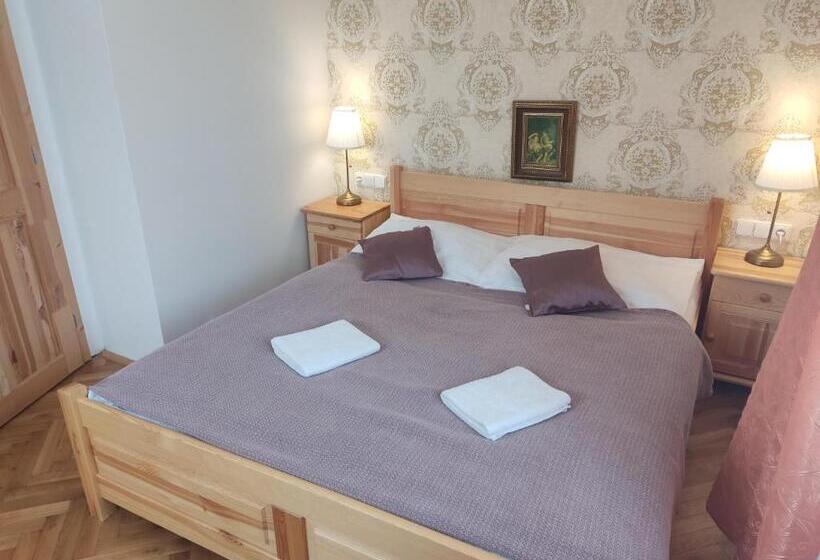 スイート, Vila Janáčkova   1st Republic Villa