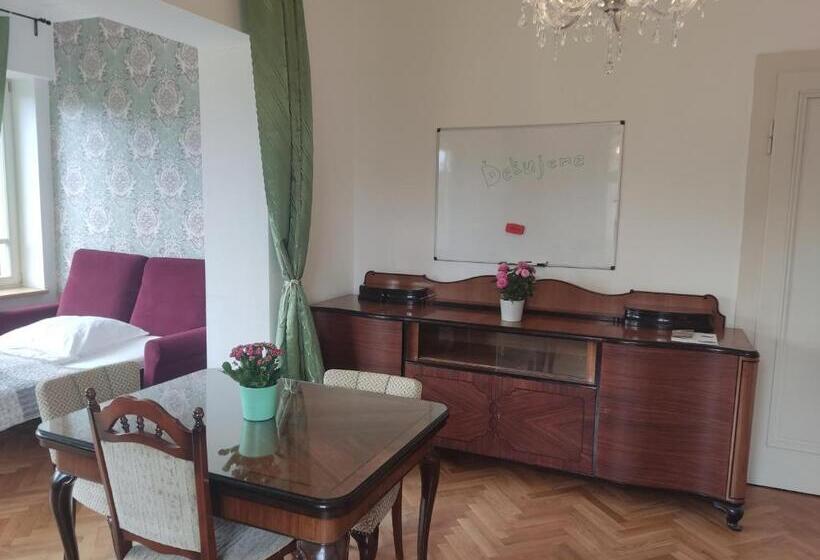 スイート, Vila Janáčkova   1st Republic Villa