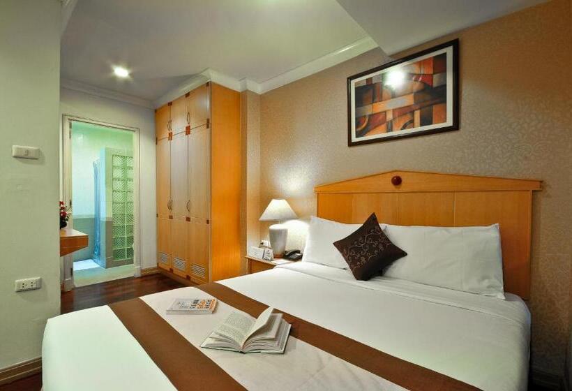 Superior studio with balcony, Admiral Suites Bangkok