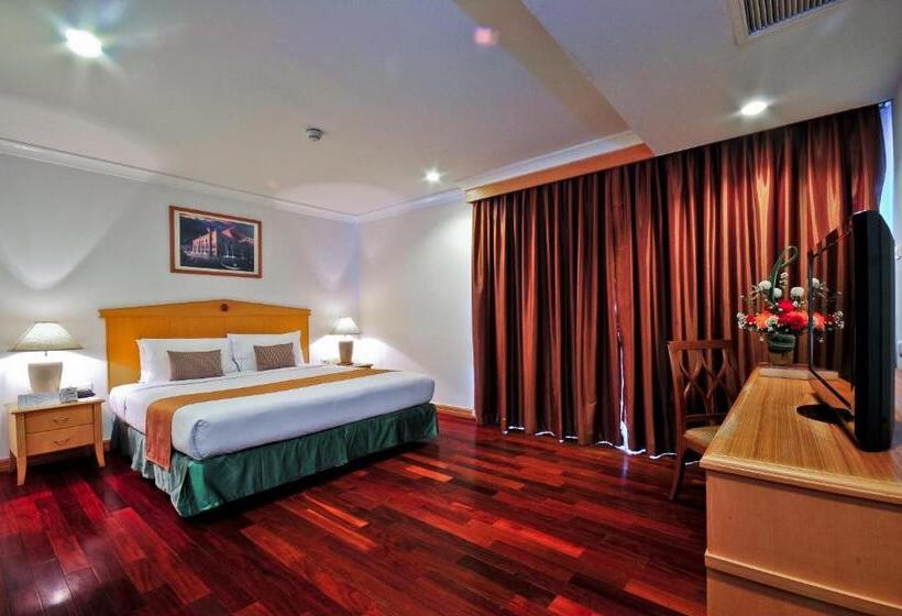 سوئیت با بالکن, Admiral Suites Bangkok