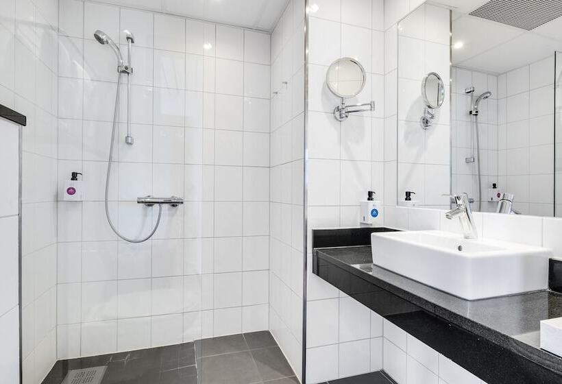 家庭间, Quality Hotel Residence