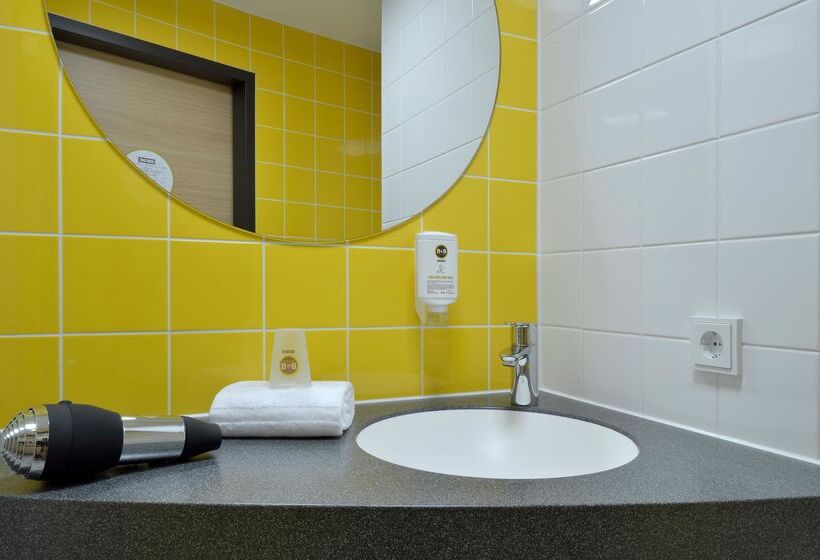 اتاق استاندارد با تخت بزرگ, Strand Beach Resort
