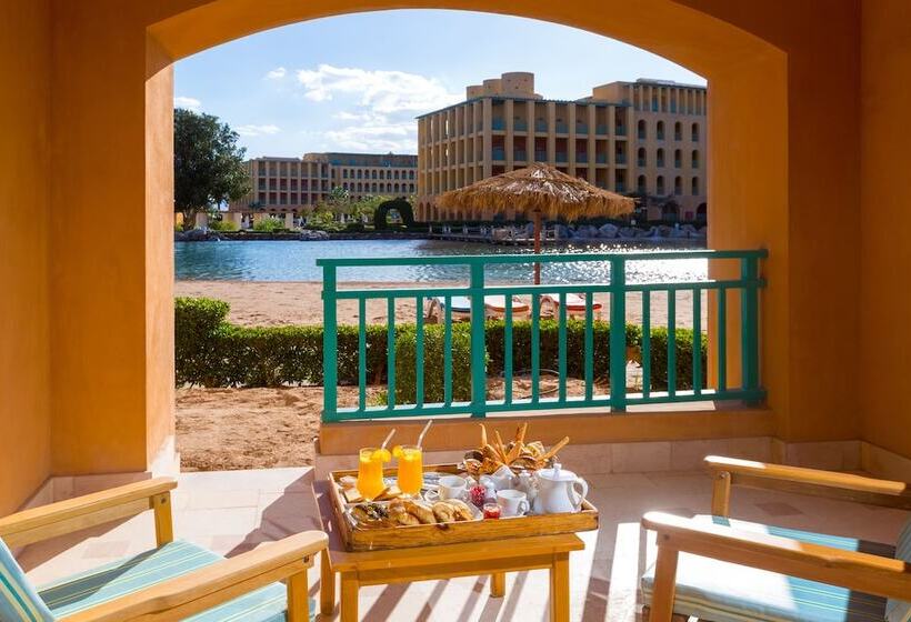 سوییت جونیور, Strand Beach Resort