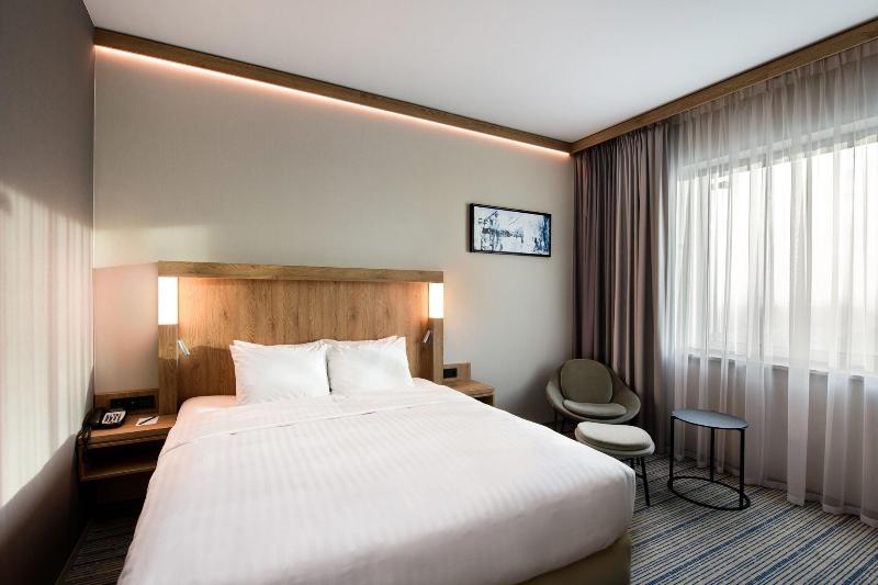 Номер Superior Кровать Кинг, Courtyard By Marriott Warsaw Airport