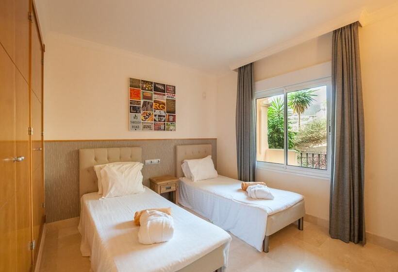 Апартаменты Comfort 2 Спальни, Aloha Hill Club Golf & Spa Apartments