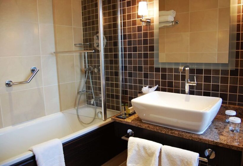 Номер Стандарт, Doubletree By Hilton Dunblane Hydro
