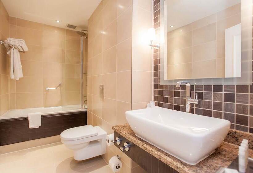 Семейный Номер, Doubletree By Hilton Dunblane Hydro