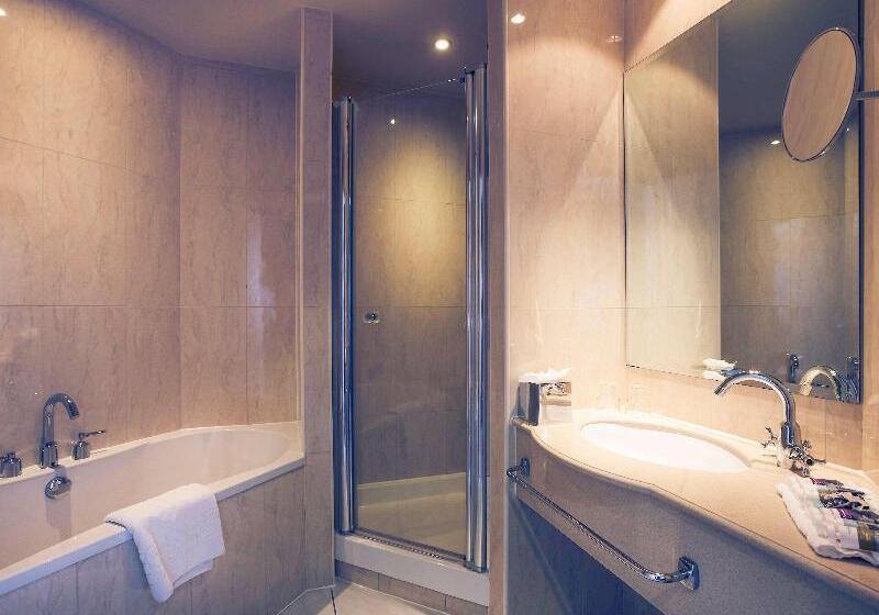 三人经典房间, Mercure Cardiff Holland House Hotel & Spa