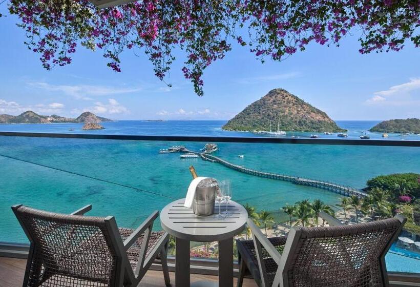 Номер Deluxe Кровать Кинг, Ayana Komodo Waecicu Beach