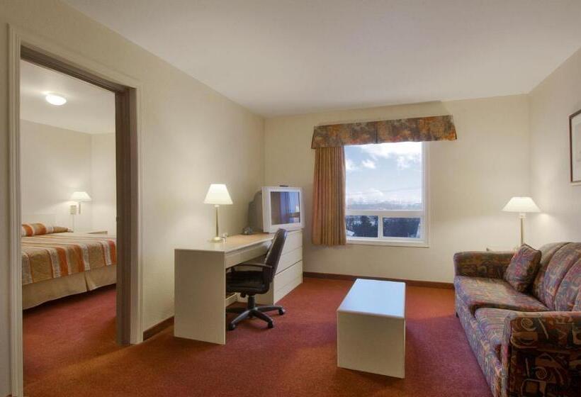 חדר דלוקס עם מיטת קינג, Super 8 By Wyndham Yellowknife