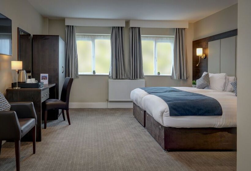 Номер Deluxe, Trafford Hall Hotel Manchester, Trademark Collection By Wyndham