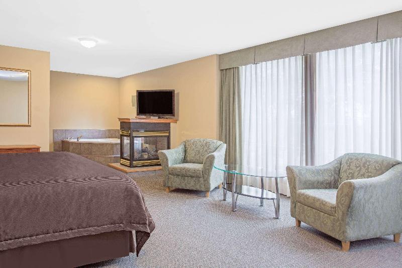 Люкс Кровать Кинг, Super 8 By Wyndham Sault Ste Marie On