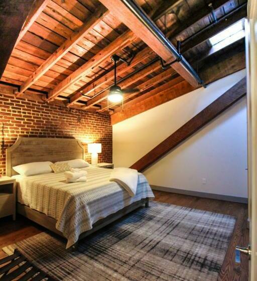 带大床的套房, The Lofts At Downtown Salem