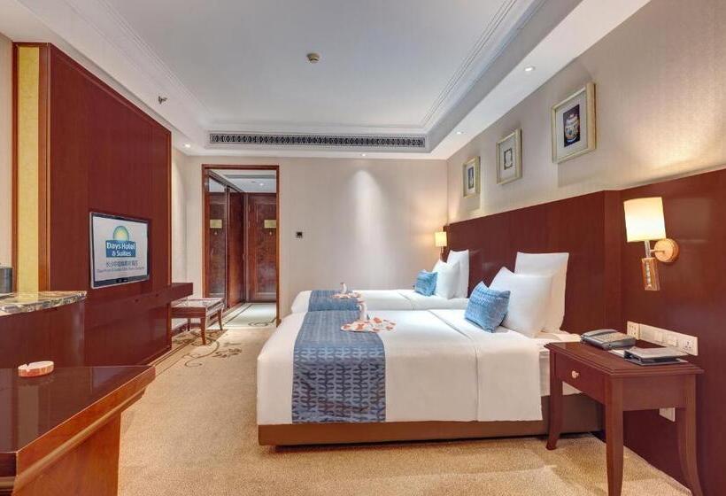 Номер Superior, Days Hotel & Suites China Town   Metro Line 2 & Line 6   Nearby Orange Island  Wuyi Square Changsha