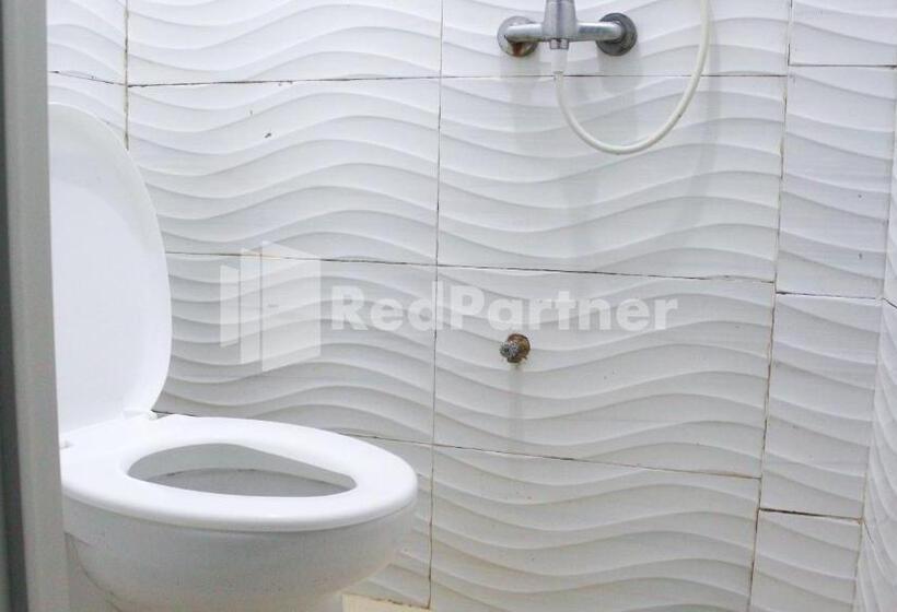 Номер Стандарт, Snow White Residence Near Grogol Mitra Reddoorz