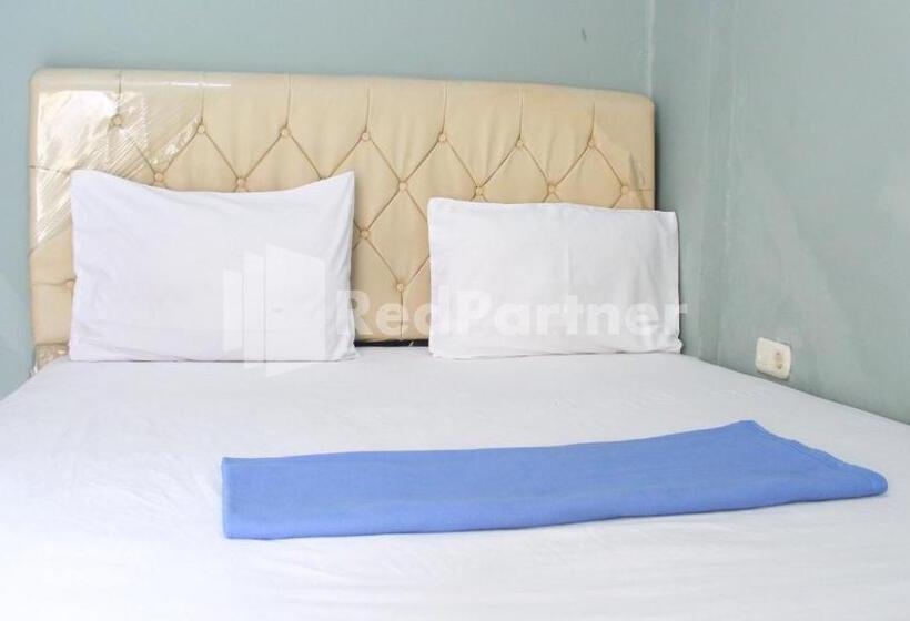 Номер Стандарт, Snow White Residence Near Grogol Mitra Reddoorz