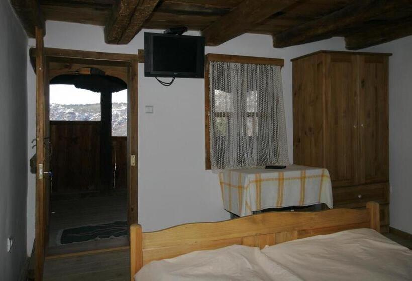 스탠다드 트리플 룸, Kruchma Bratyata Guest House