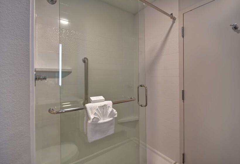 Полулюкс, Hampton Inn Potomac Mills/woodbridge