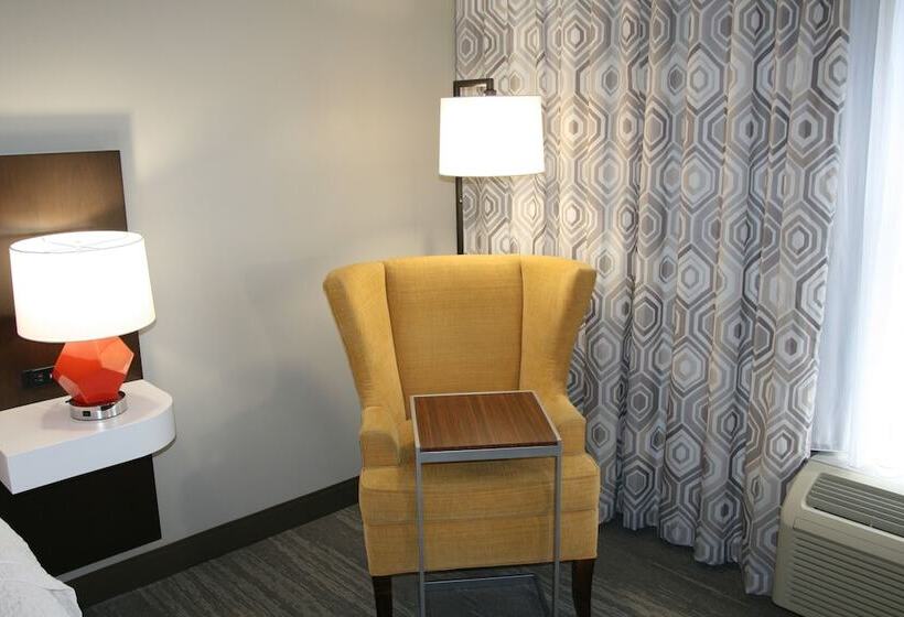 Люкс, Hampton Inn & Suites Concord/charlotte