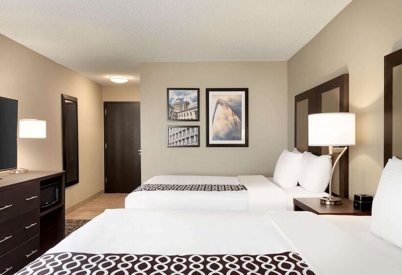 Номер Стандарт 2 Двуспальные Кровати, La Quinta Inn & Suites By Wyndham St Louis Route 66