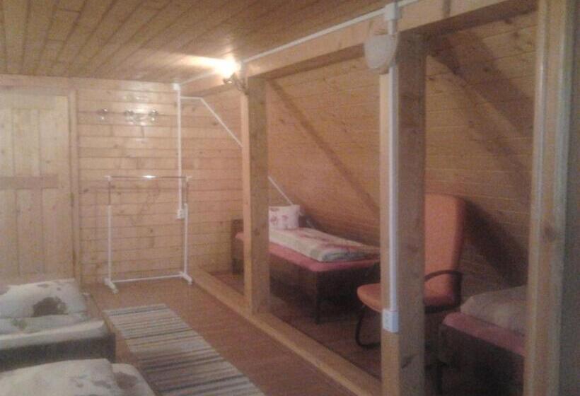 패밀리 스위트, Pensiunea Casa Motilor