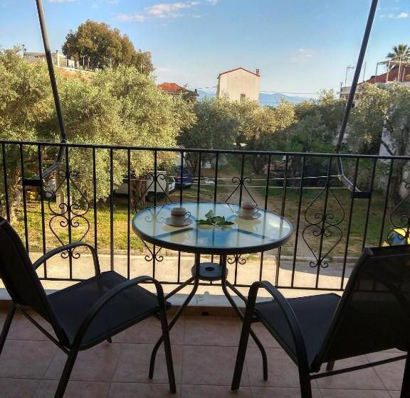 اتاق لوکس با چشم‌انداز دریا, Poseidon Rooms