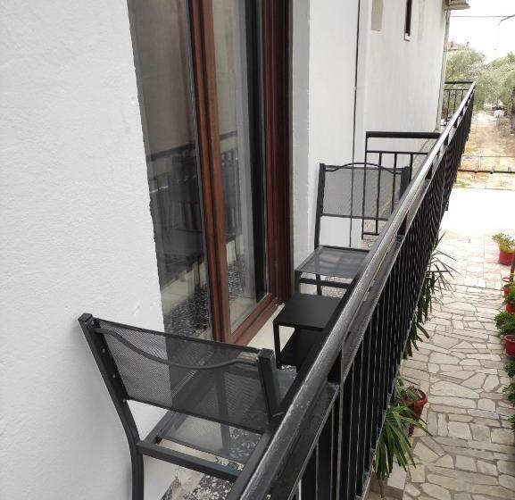 اتاق اکونومی, Poseidon Rooms