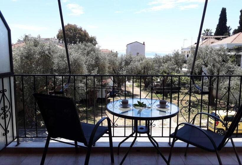 اتاق لوکس با چشم‌انداز دریا, Poseidon Rooms
