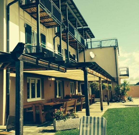 Номер Стандарт с Террасой, Zweytick Gästezimmer Weingut