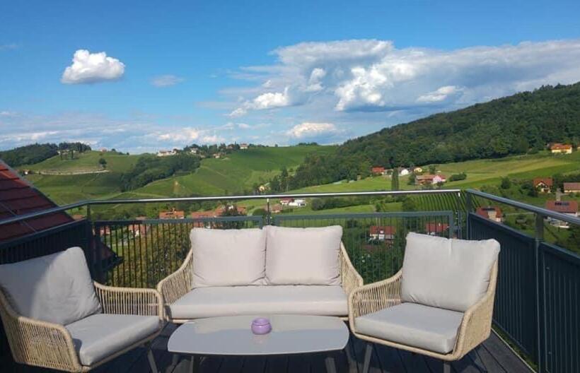 Номер Стандарт с Террасой, Zweytick Gästezimmer Weingut
