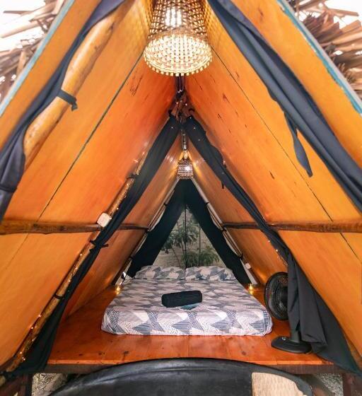بنجلو قياسى, Back To The Beach Hostel   Pipa