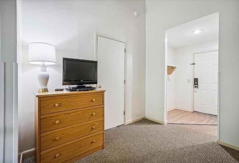 스탠다드 룸, Cedarbrook Standard Hotel Room 105