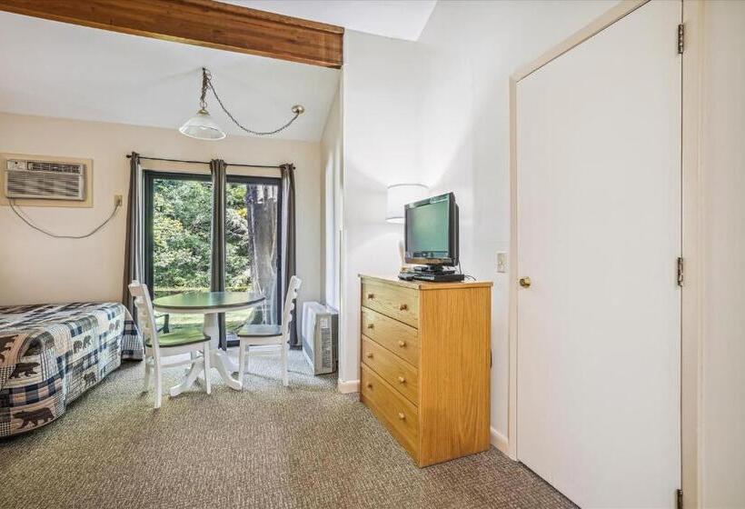 스탠다드 룸, Cedarbrook Standard Hotel Room 105