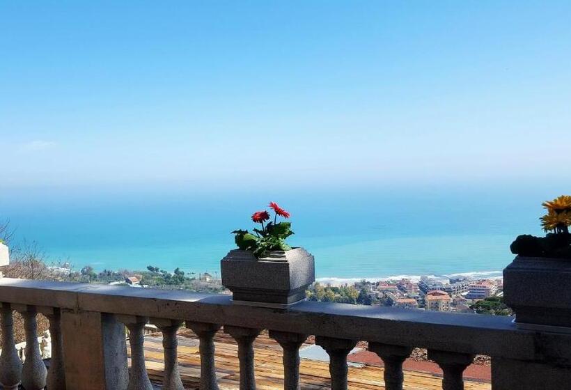 اتاق لوکس با چشم‌انداز دریا, B&b Villa Belvedere