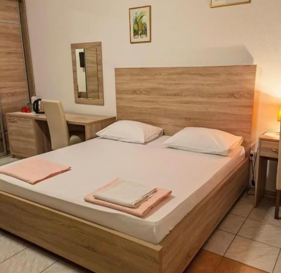 اتاق استاندارد سه نفره, Lovely Bosnian Home
