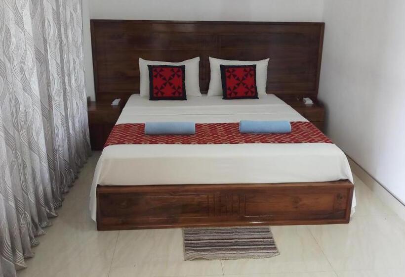Standard Room, Shani Residence Kandy