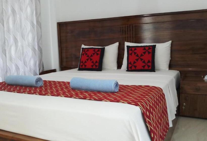 Standard Room, Shani Residence Kandy