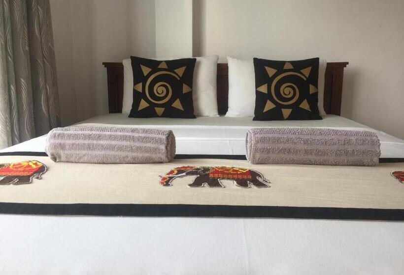 Standard Room Mountain View, Shani Residence Kandy